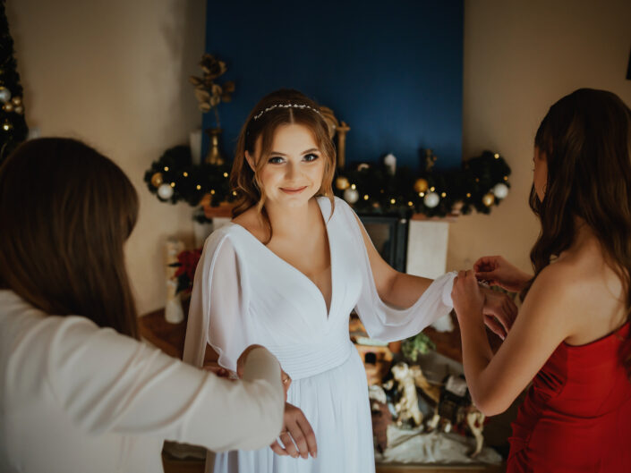 przygotowanie u panny młodej, fotograf Tarnów ślubny, Tarnów fotografia ślubna